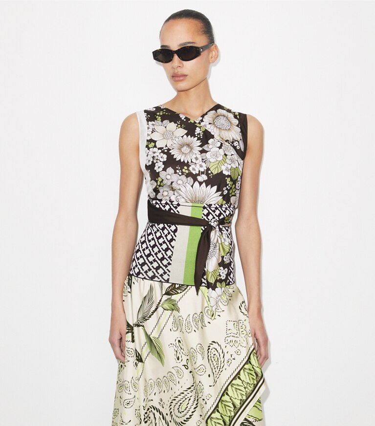Tory Burch designer oberteile Bedrucktes Seidentop in Brown Floral on model detail