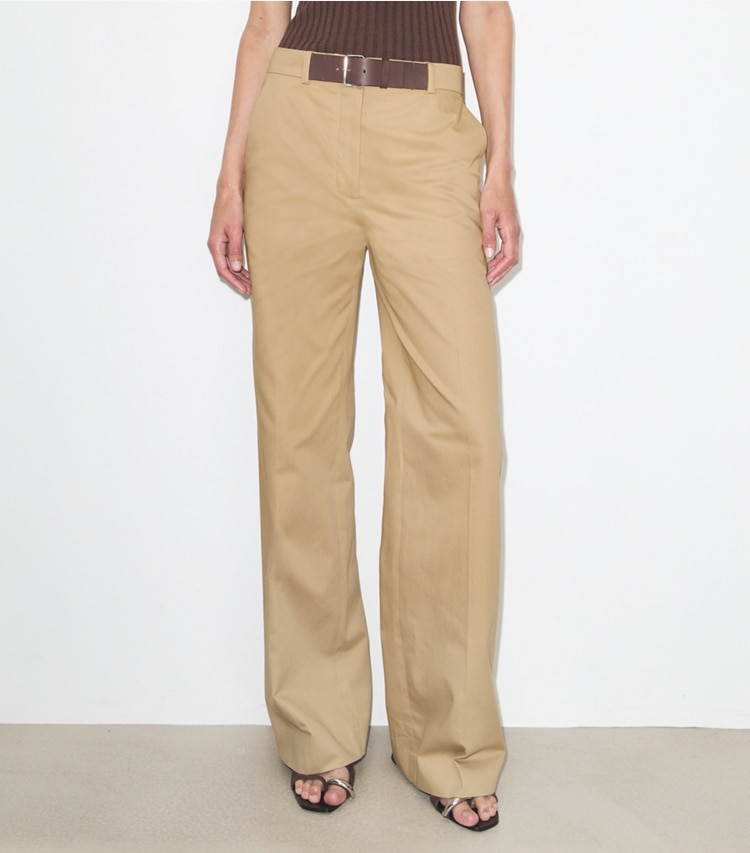 Tory Burch designer bottoms Belted Cotton Pant in Khaki on model detail