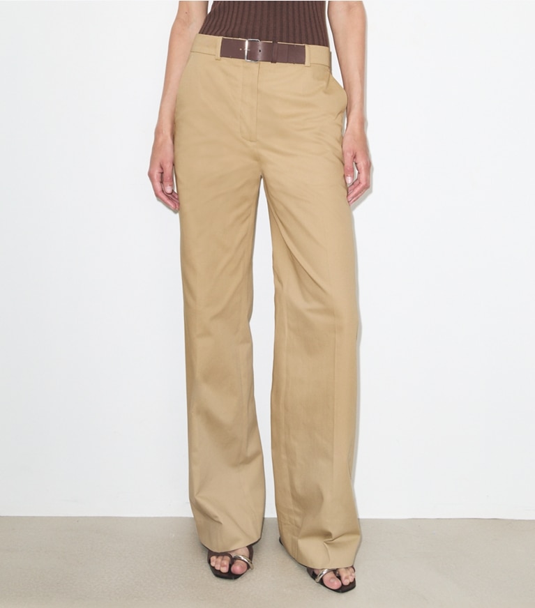 Tory Burch designer bottoms Belted Cotton Pant in Khaki on model detail