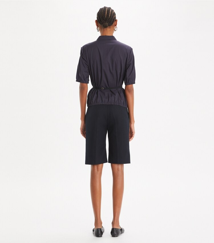 Tory Burch diseñador prendas inferiores Bermuda de algodón en Midnight Ink parte posterior en modelo