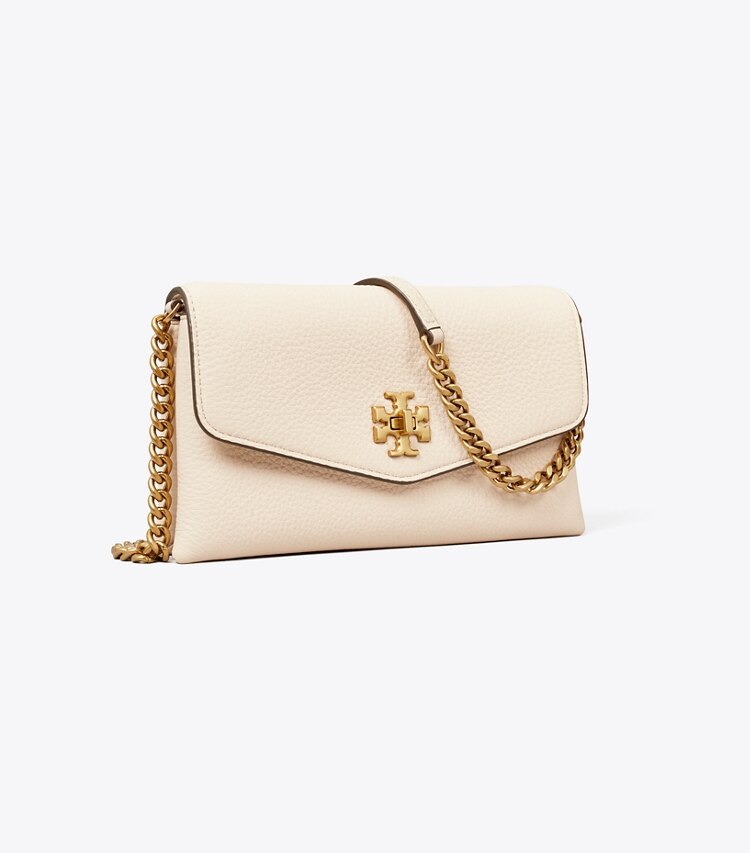 Tory Burch diseñador bolsos bandolera Billetera con cadena Kira de piel granulada en New Cream ángulo