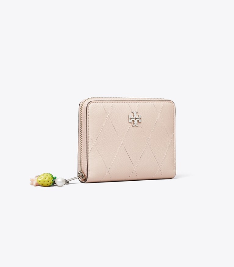 Tory Burch diseñador carteras Billetera pequeña acolchada Charlie con cremallera perimetral en Soft Pink / Charms ángulo