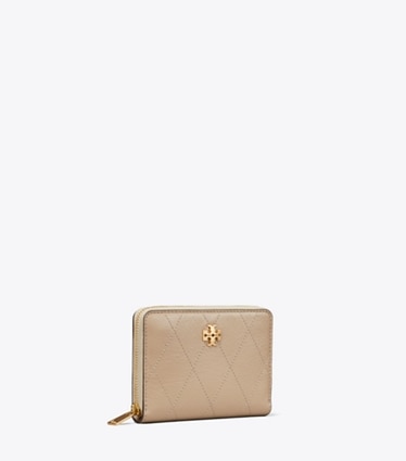 Tory Burch diseñador carteras Billetera pequeña acolchada Charlie con cremallera perimetral en Soft Cement ángulo