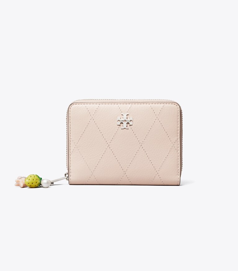 Tory Burch diseñador carteras Billetera pequeña acolchada Charlie con cremallera perimetral en Soft Pink / Charms frente