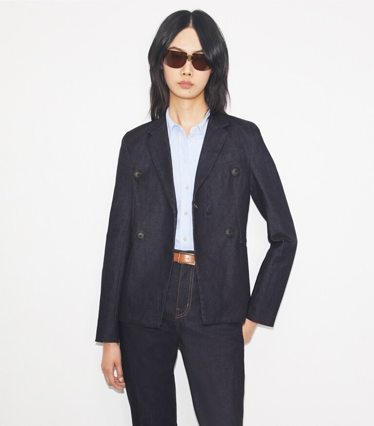 Tory Burch diseñador chaquetas Blazer de denim en Raw/Unwashed detalle en modelo
