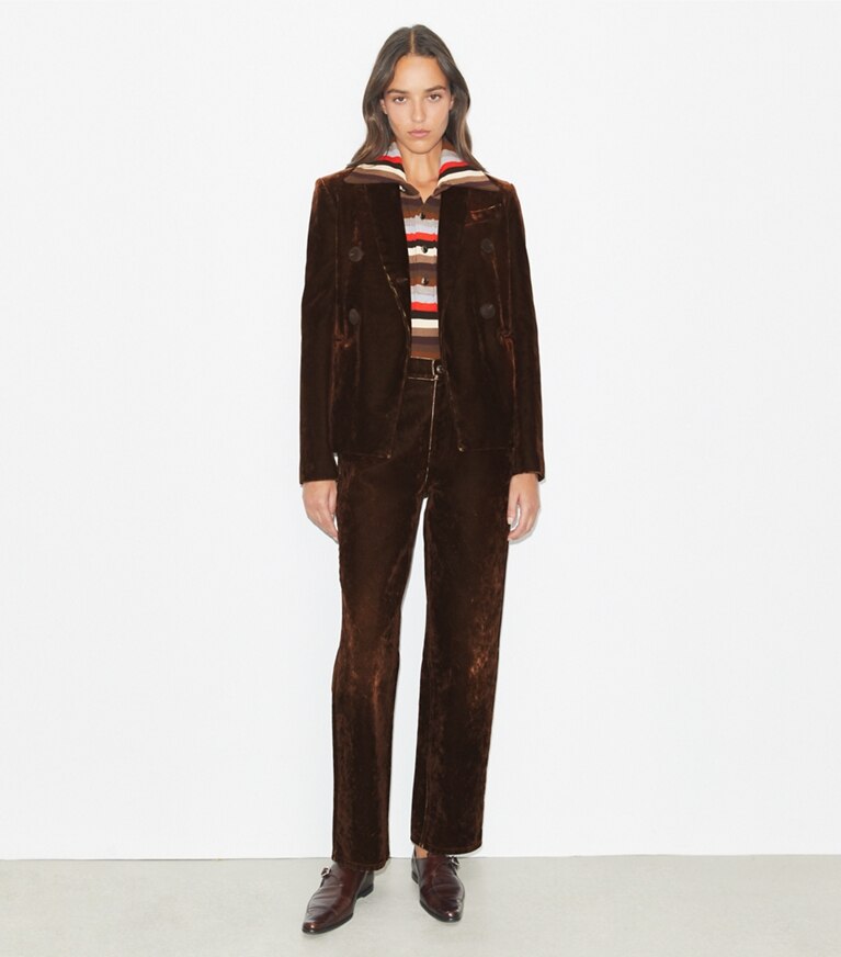 Tory Burch diseñador chaquetas Blazer de denim en Dark Brown frente en modelo
