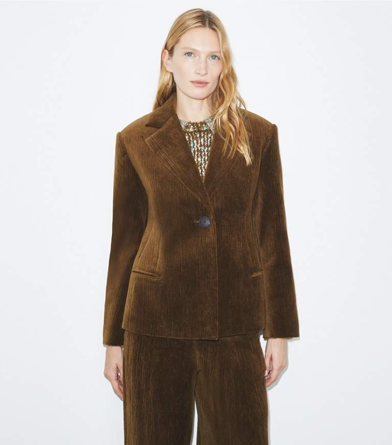 Tory Burch diseñador chaquetas Blazer de pana en Wild Olive detalle en modelo
