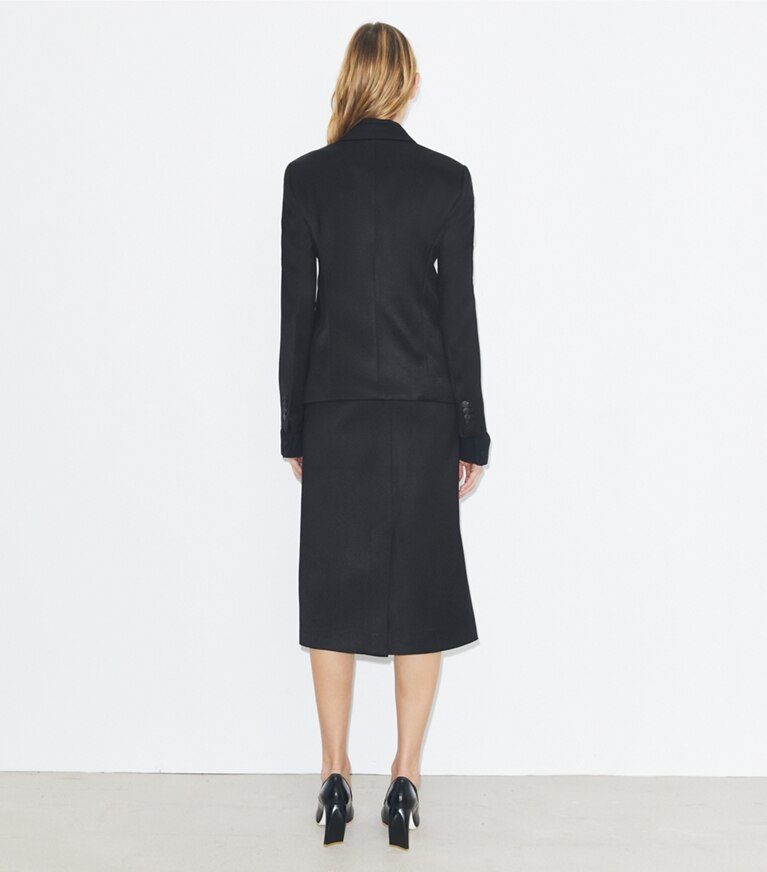 Tory Burch diseñador chaquetas Blazer de sarga en Black parte posterior en modelo