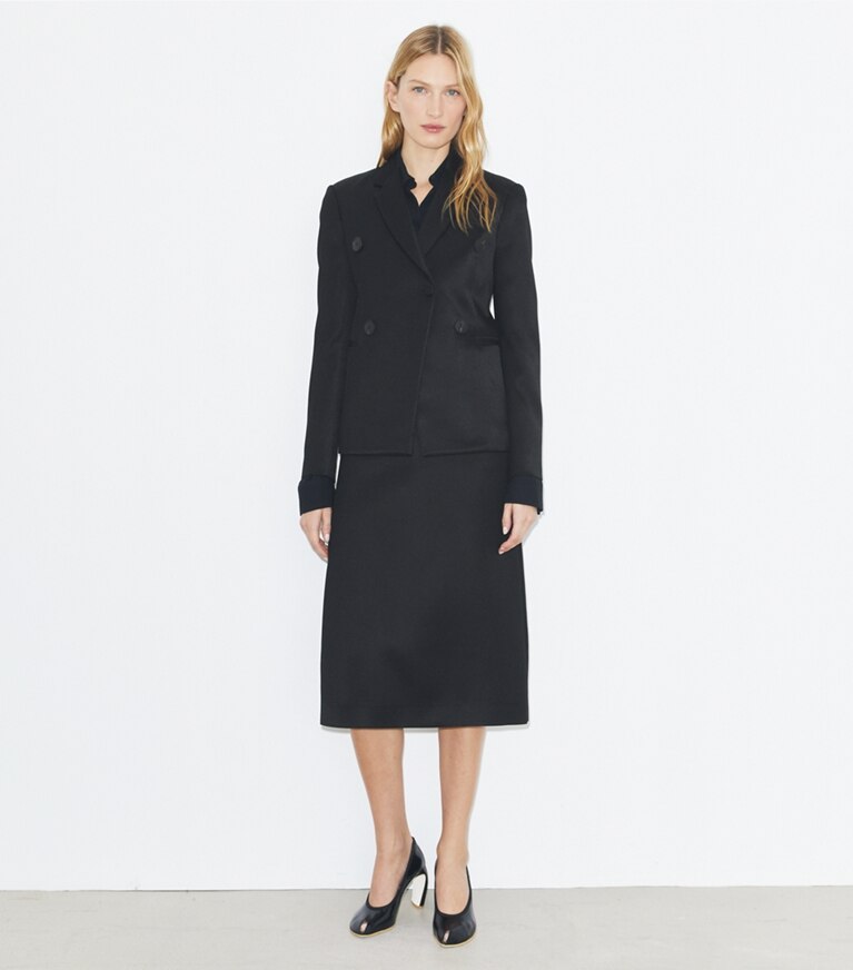 Tory Burch diseñador chaquetas Blazer de sarga en Black frente en modelo