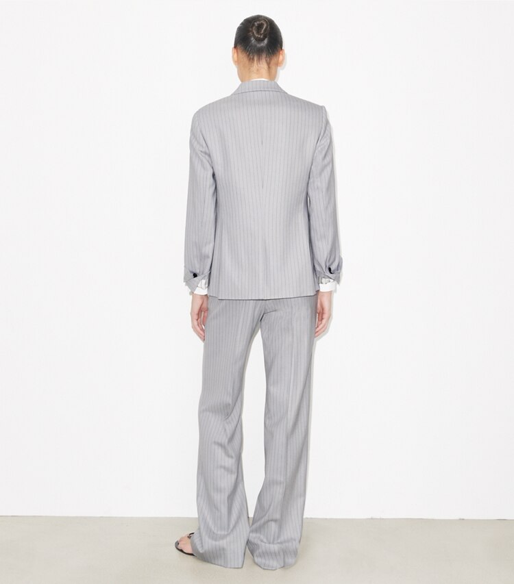 Tory Burch diseñador chaquetas Blazer de viscosa y lana en Dark Gray Pinstripe parte posterior en modelo
