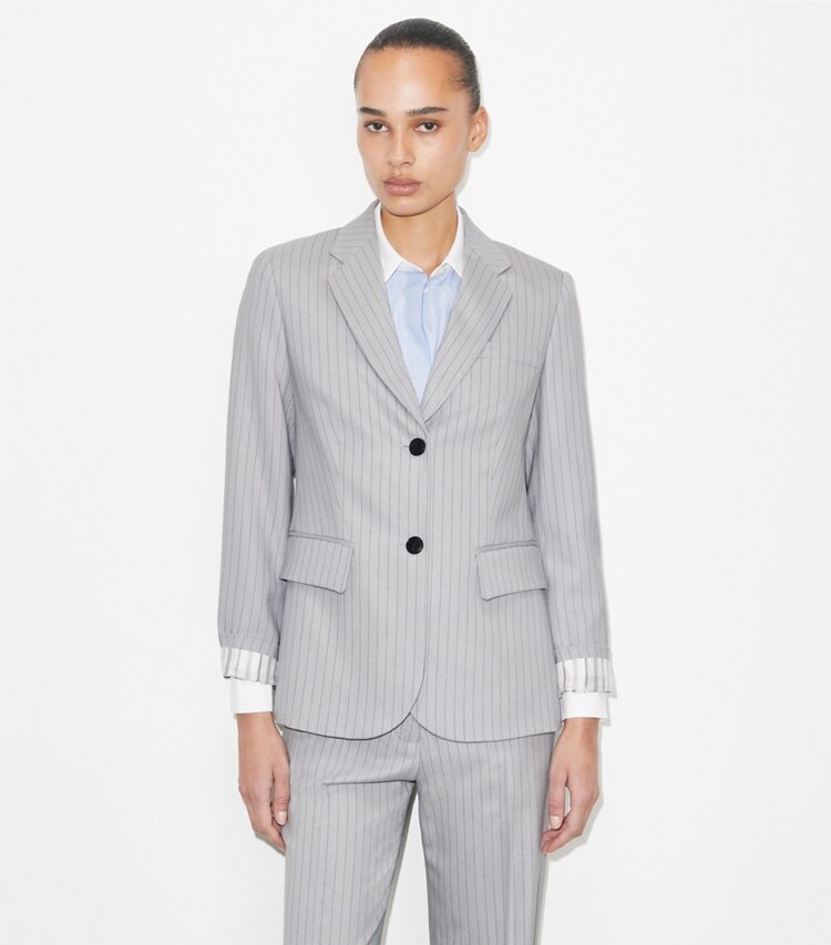 Tory Burch diseñador chaquetas Blazer de viscosa y lana en Dark Gray Pinstripe detalle en modelo