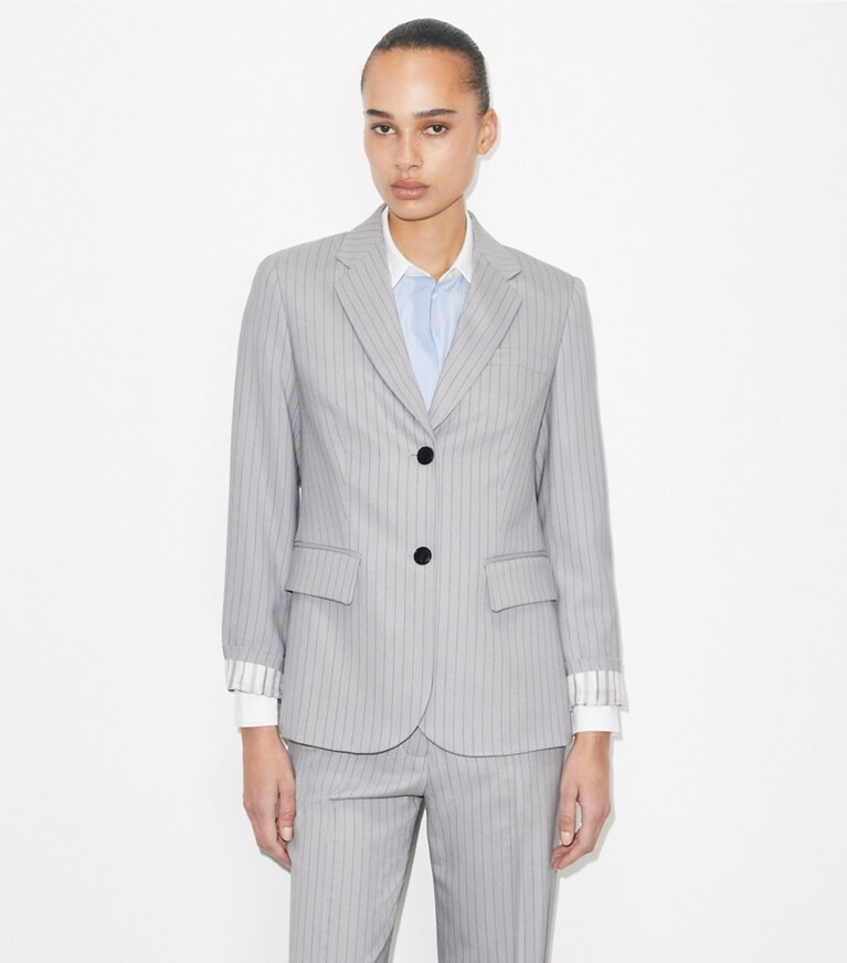 Tory Burch diseñador chaquetas Blazer de viscosa y lana en Dark Gray Pinstripe detalle en modelo