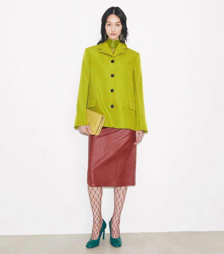 Tory Burch designer vestes Blazer en laine dans Leaf Green sur modèle, de face