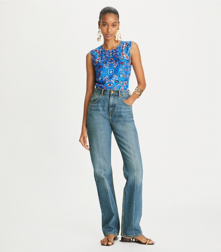 Tory Burch designer hauts Blouse en soie imprimée dans Cobalt Blue Pisces Dream sur modèle, de face