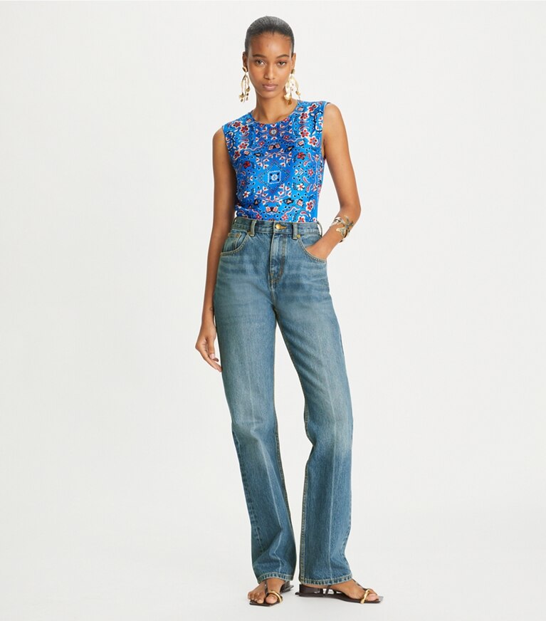 Tory Burch designer hauts Blouse en soie imprimée dans Cobalt Blue Pisces Dream sur modèle, de face