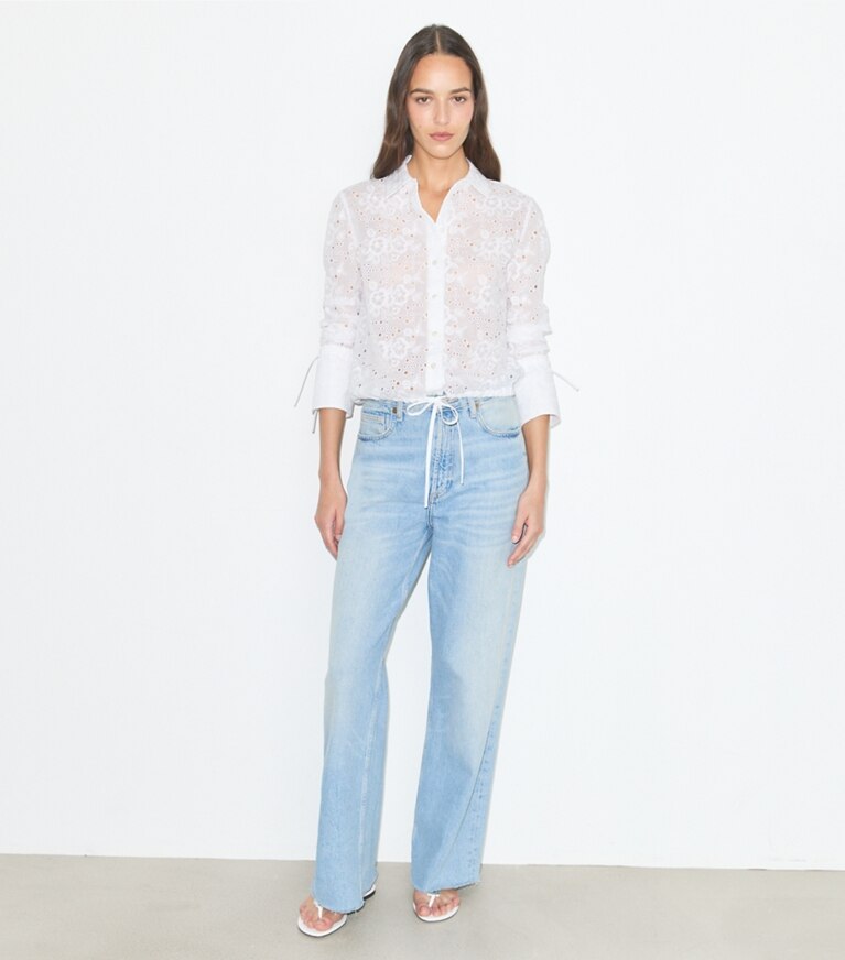 Tory Burch diseñador tops Blusa de algodón con ojales en White adicional en modelo