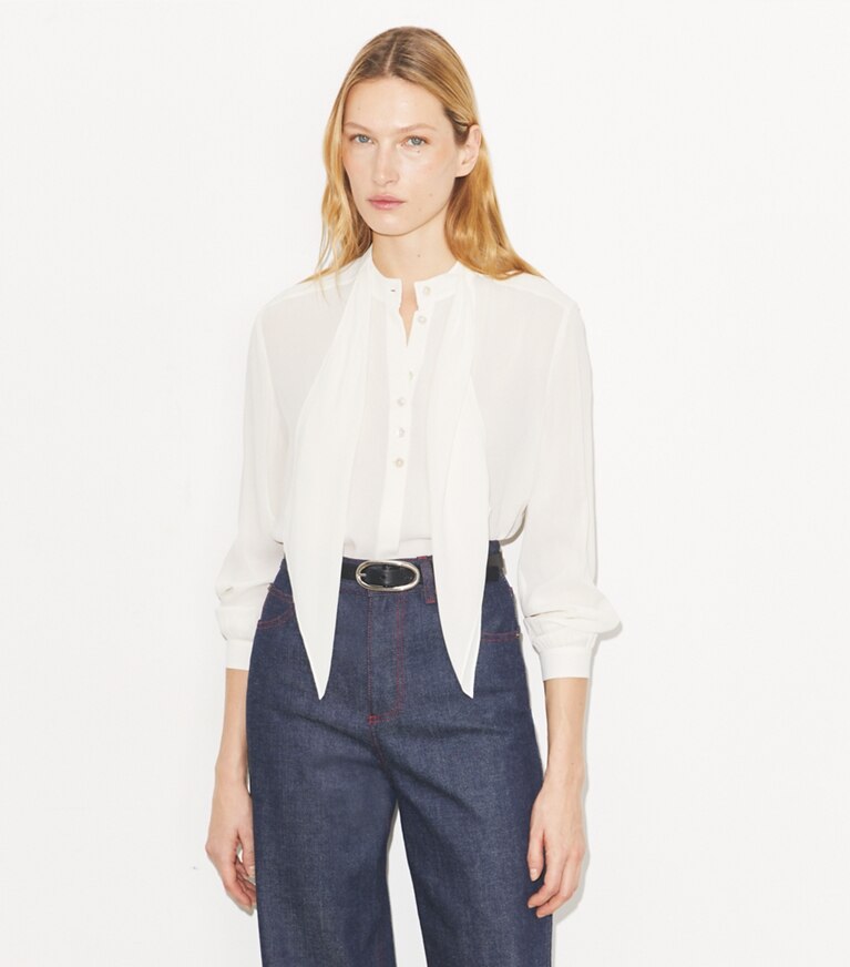 Tory Burch diseñador tops Blusa de georgette con lazo en New Ivory detalle en modelo