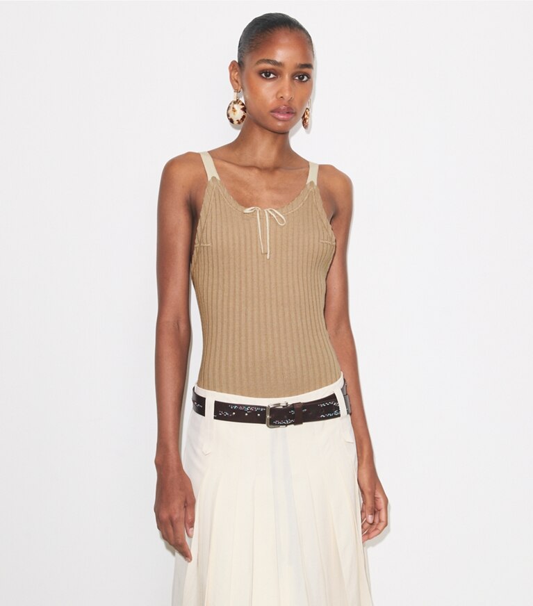 Tory Burch designer sweaters Body côtelé à blocs de couleurs dans Putty détail sur modèle