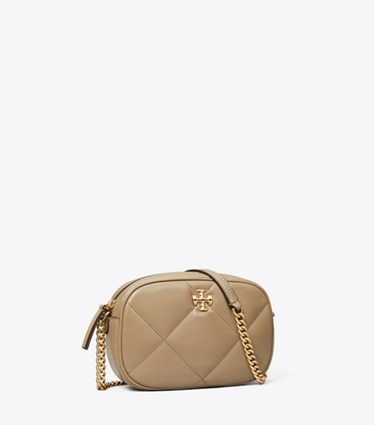 Tory Burch diseñador bolsos bandolera Bolsa para cámara acolchada con forma de rombos Kira en Taupe Oak ángulo