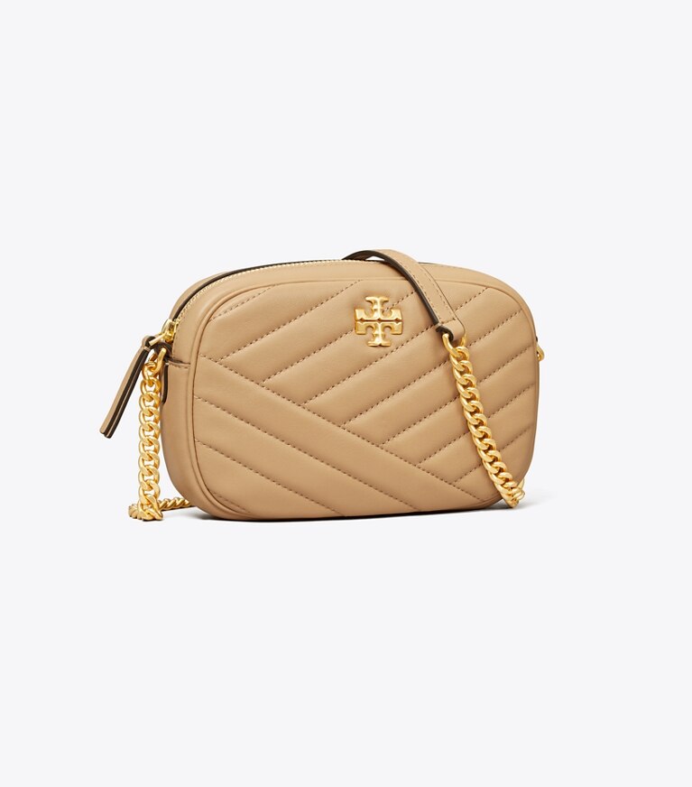 Tory Burch diseñador bolsos bandolera Bolsa para cámara Kira Chevron en Desert Dune ángulo
