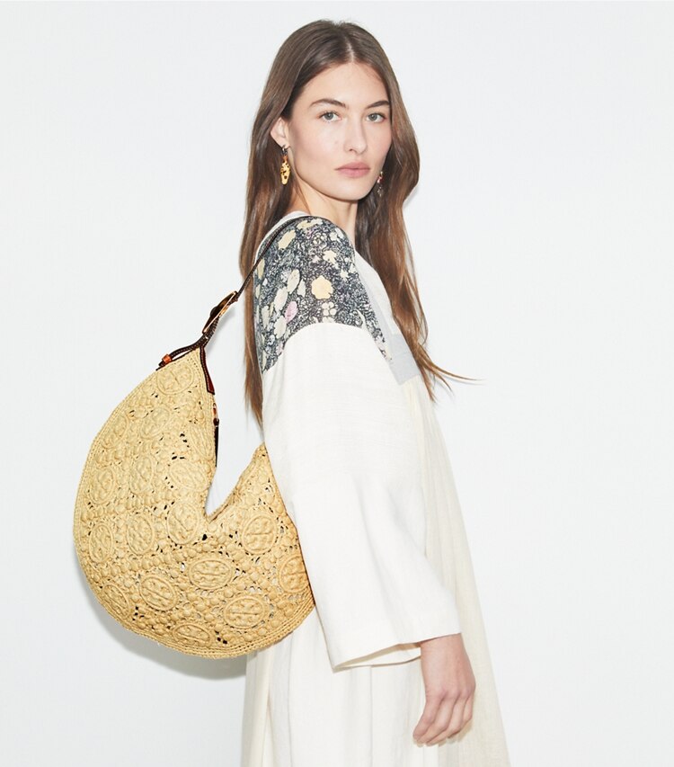 Tory Burch diseñador bolsos hobo Bolso Balloon de rafia con monograma T en Natural accesorio en modelo