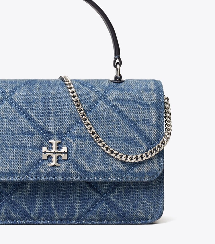 Tory Burch diseñador bolsos bandolera Bolso bandolera de mezclilla Mini Kira con formato de rombos y asa superior en Cruise detalle