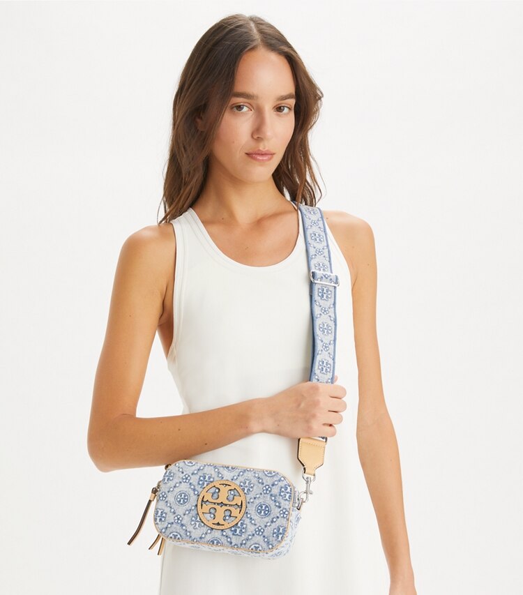 Tory Burch diseñador bolsos bandolera Bolso bandolera Mini Miller en denim con monograma de T en Powder Blue accesorio en el modelo