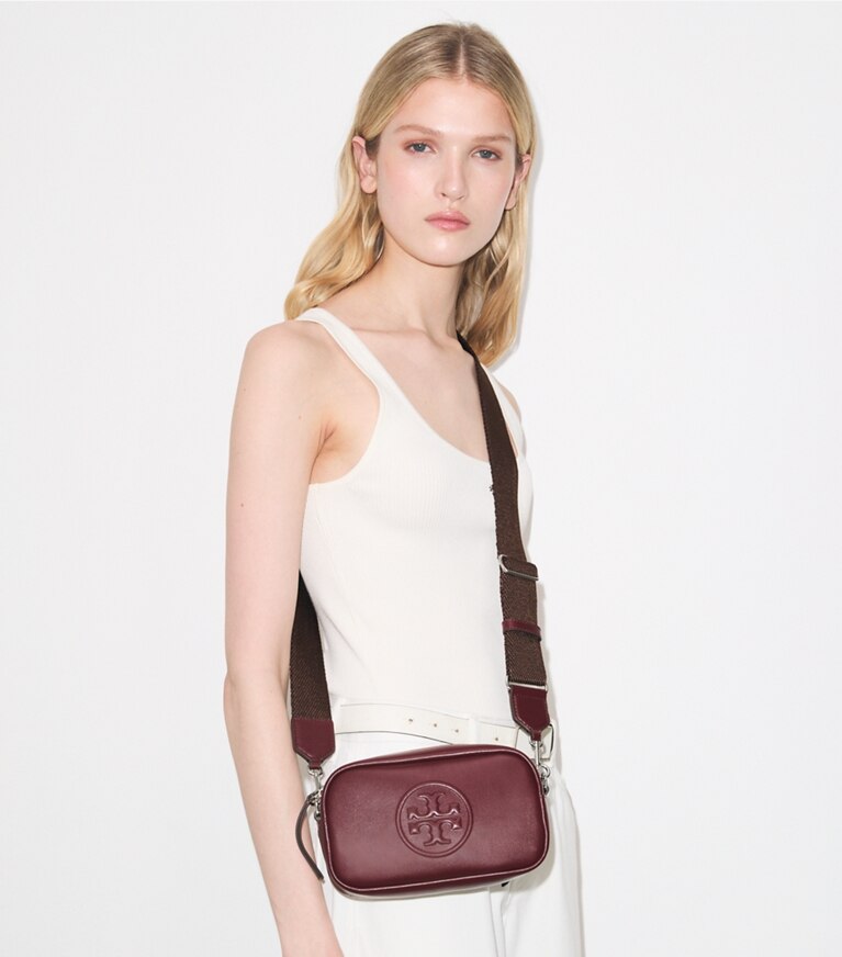 Tory Burch diseñador bolsos bandolera Bolso bandolera Mini Miller natuura™ en Merlot accesorio en modelo