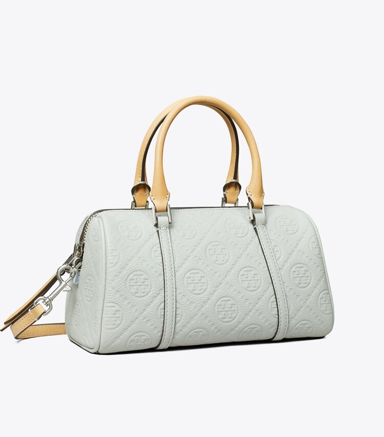 Tory Burch diseñador bolsos bandolera Bolso barril pequeño con monograma de T Pebble en Light Titanium ángulo
