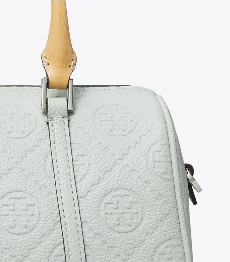 Tory Burch diseñador bolsos bandolera Bolso barril pequeño con monograma de T Pebble en Light Titanium detalle