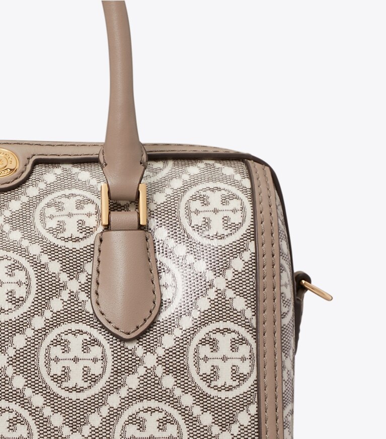 Tory Burch diseñador bolsos bandolera Bolso barril pequeño de jacquard revestido con monograma de T en Charcoal detalle