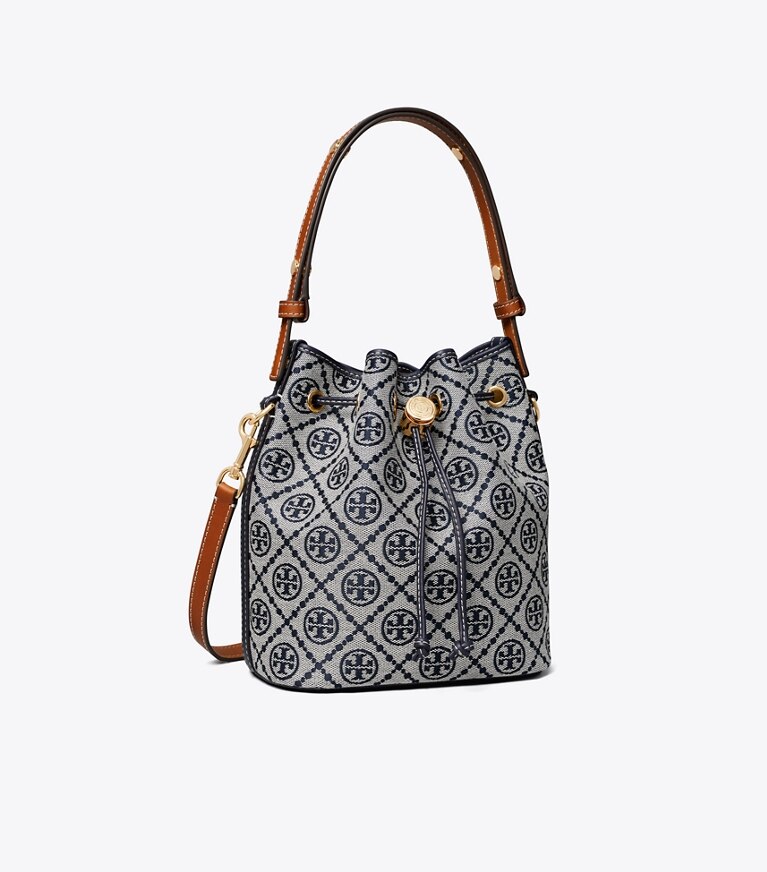 Tory Burch diseñador bolsos bandolera Bolso bucket con monograma T en Tory Navy ángulo