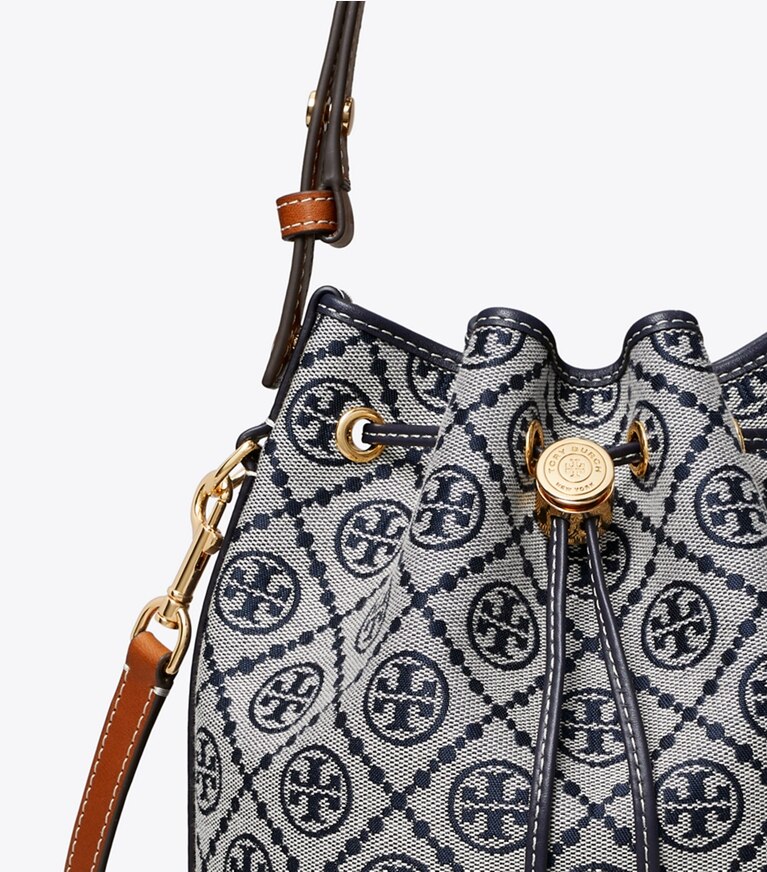 Tory Burch diseñador bolsos bandolera Bolso bucket con monograma T en Tory Navy detalle