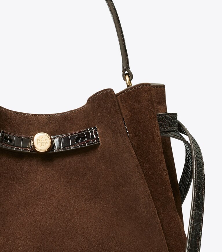 Tory Burch diseñador bolsos bandolera Bolso bucket de gamuza Romy en Dark Cocoa detalle