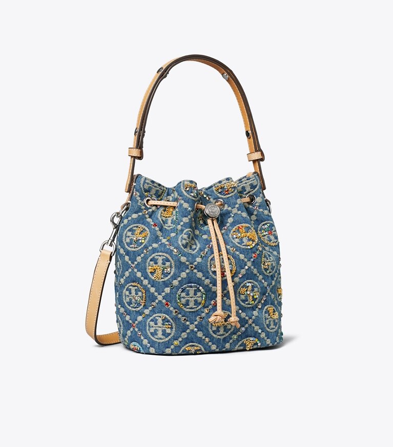 Tory Burch diseñador bolsos bandolera Bolso bucket en mezclilla con adornos y monograma en forma de T en Deep Royal ángulo