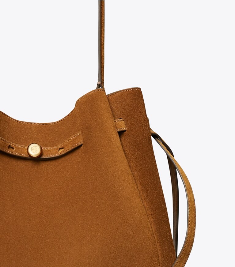 Tory Burch diseñador bolsos de hombro Bolso bucket grande de gamuza Romy en Caramel detalle
