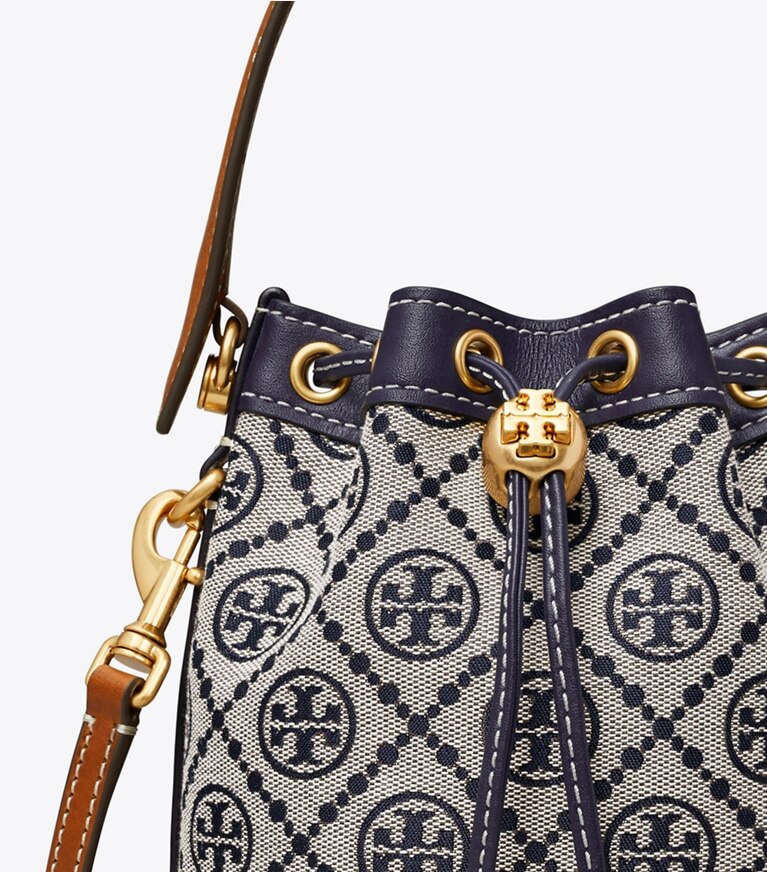 Tory Burch diseñador bolsos bandolera Bolso bucket Mini con monograma de T en Tory Navy detalle