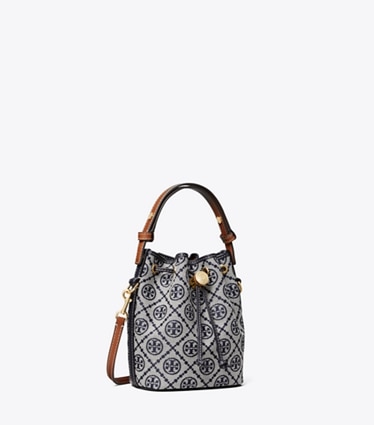Tory Burch diseñador bolsos bandolera Bolso bucket mini con monograma en forma de T en Tory Navy ángulo
