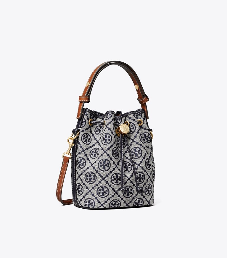 Tory Burch diseñador bolsos bandolera Bolso bucket mini con monograma en forma de T en Tory Navy ángulo