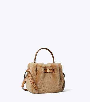 Tory Burch diseñador bolsos bandolera Bolso bucket mini de borreguillo Romy en Teddy ángulo