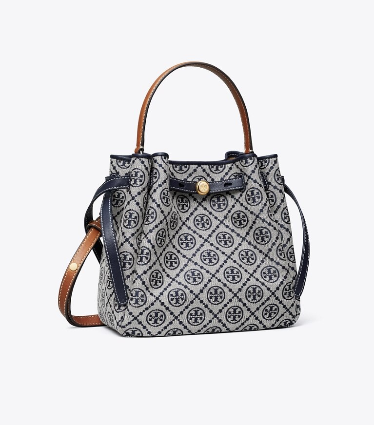 Tory Burch diseñador bolsos bandolera Bolso bucket Romy con monograma T en Tory Navy ángulo
