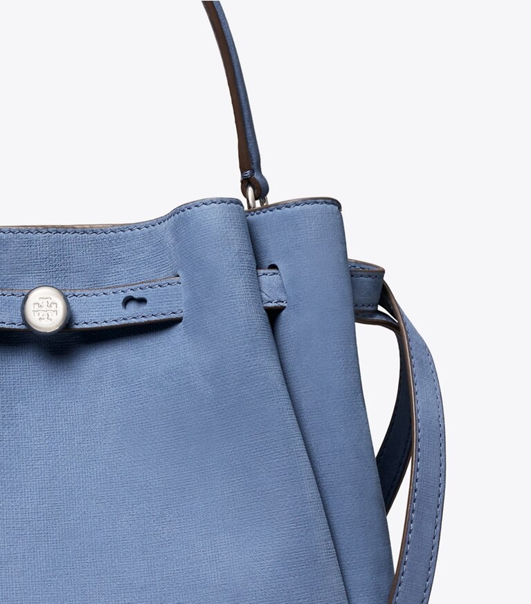 Tory Burch diseñador bolsos bandolera Bolso bucket Romy de nobuk en Soft Blue detalle