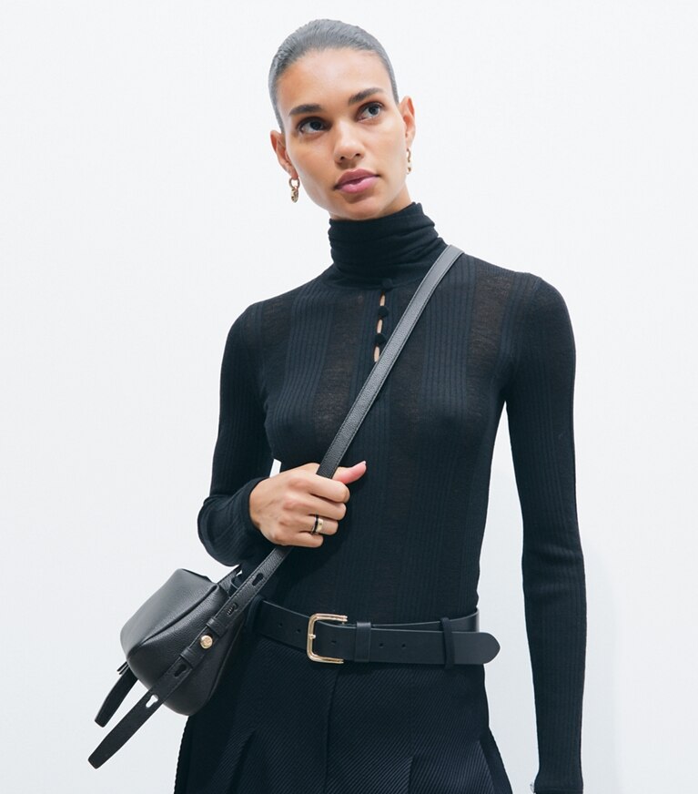 Tory Burch diseñador bolsos bandolera Bolso cruzado Romy Soft en BLACK accesorio en el modelo