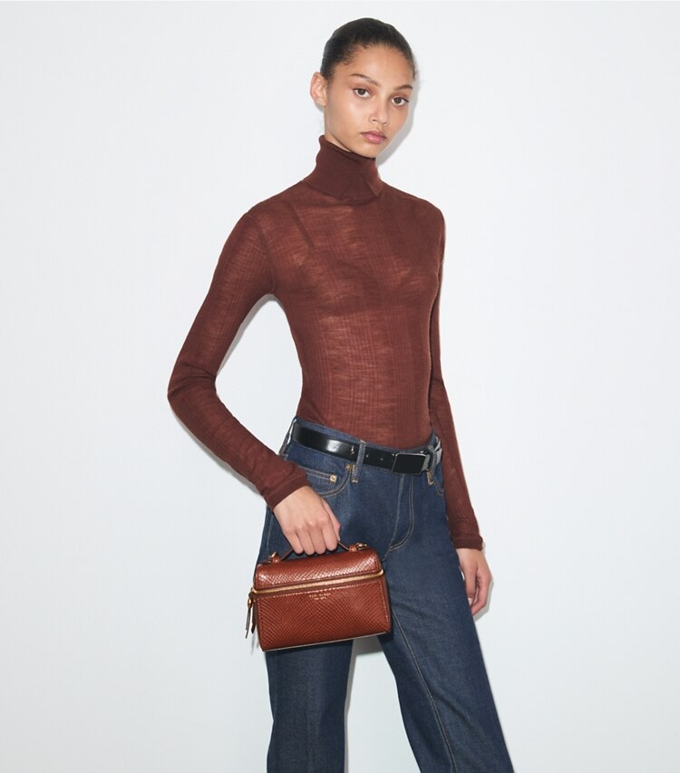 Tory Burch diseñador bolsos bandolera Bolso de asa superior delgado con piel grabada en relieve con efecto de serpiente Romy en Sweet Maple accesorio en modelo