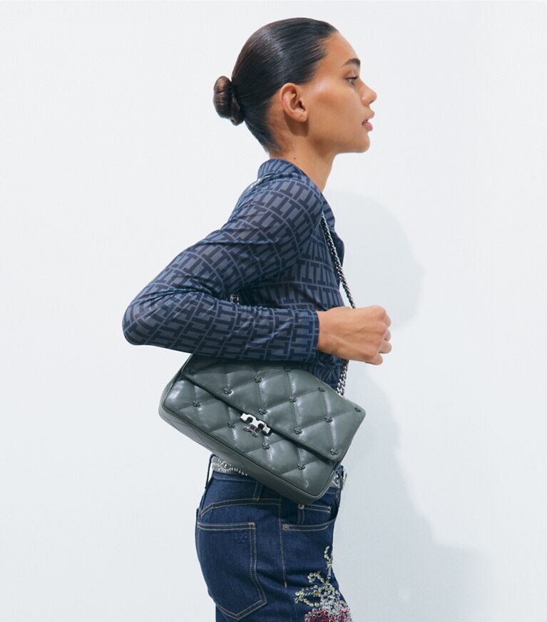 Tory Burch diseñador bolsos de hombro Bolso de hombro Bunny Knot en Obsidian accesorio en modelo