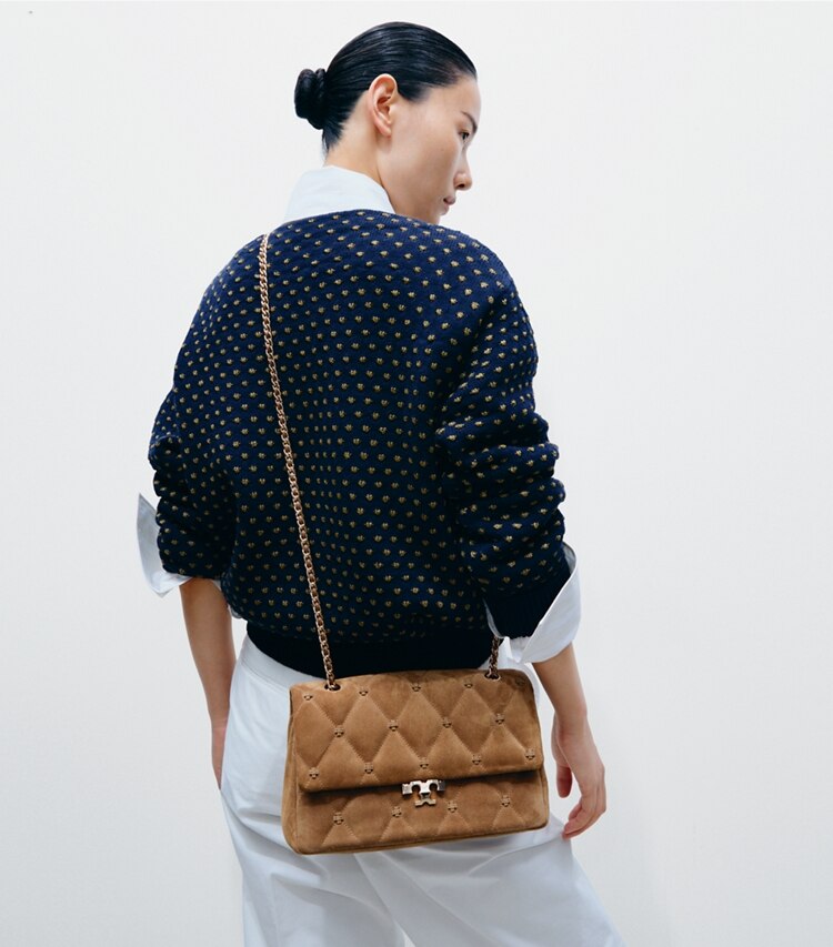 Tory Burch diseñador bolsos de hombro Bolso de hombro Bunny Knot de gamuza en Toffee accesorio en modelo