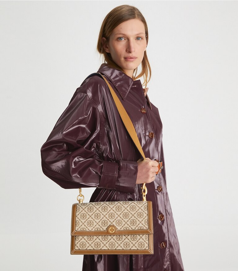 Tory Burch diseñador bolsos de hombro Bolso de hombro con monograma T en Hazelnut accesorio en modelo