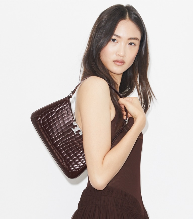 Tory Burch diseñador bolsos de hombro Bolso de hombro delgado Eleanor con piel grabada en relieve con efecto de cocodrilo en Deep Burgundy accesorio en modelo