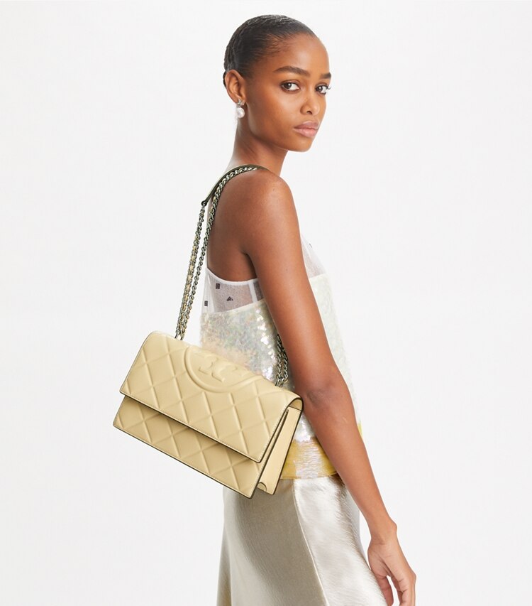 Tory Burch diseñador bolsos de hombro Bolso de hombro Fleming en Vanilla Soft Serve accesorio en modelo