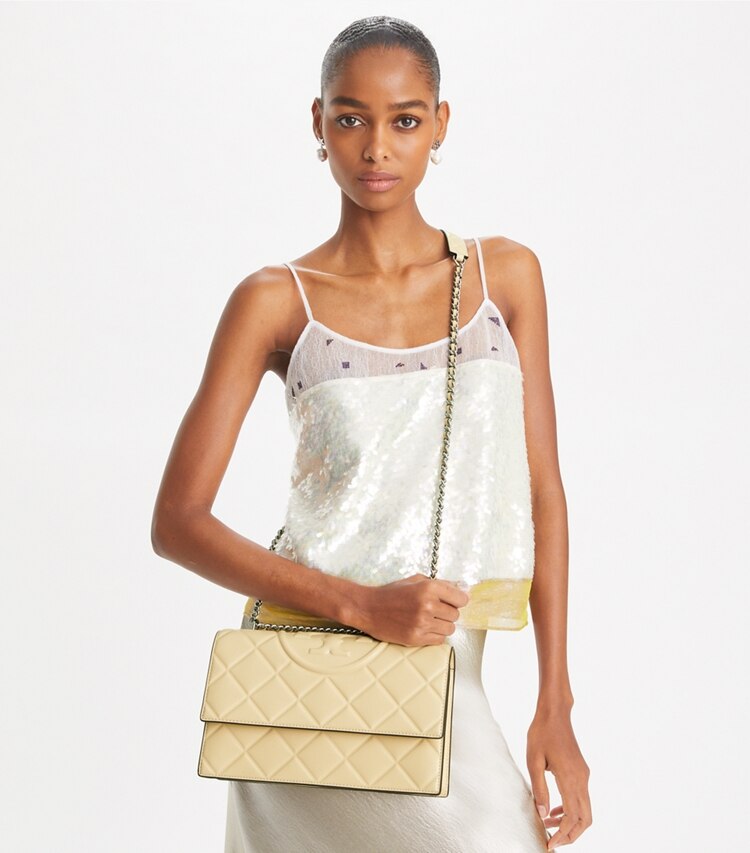 Tory Burch diseñador bolsos de hombro Bolso de hombro Fleming en Vanilla Soft Serve adicional en modelo